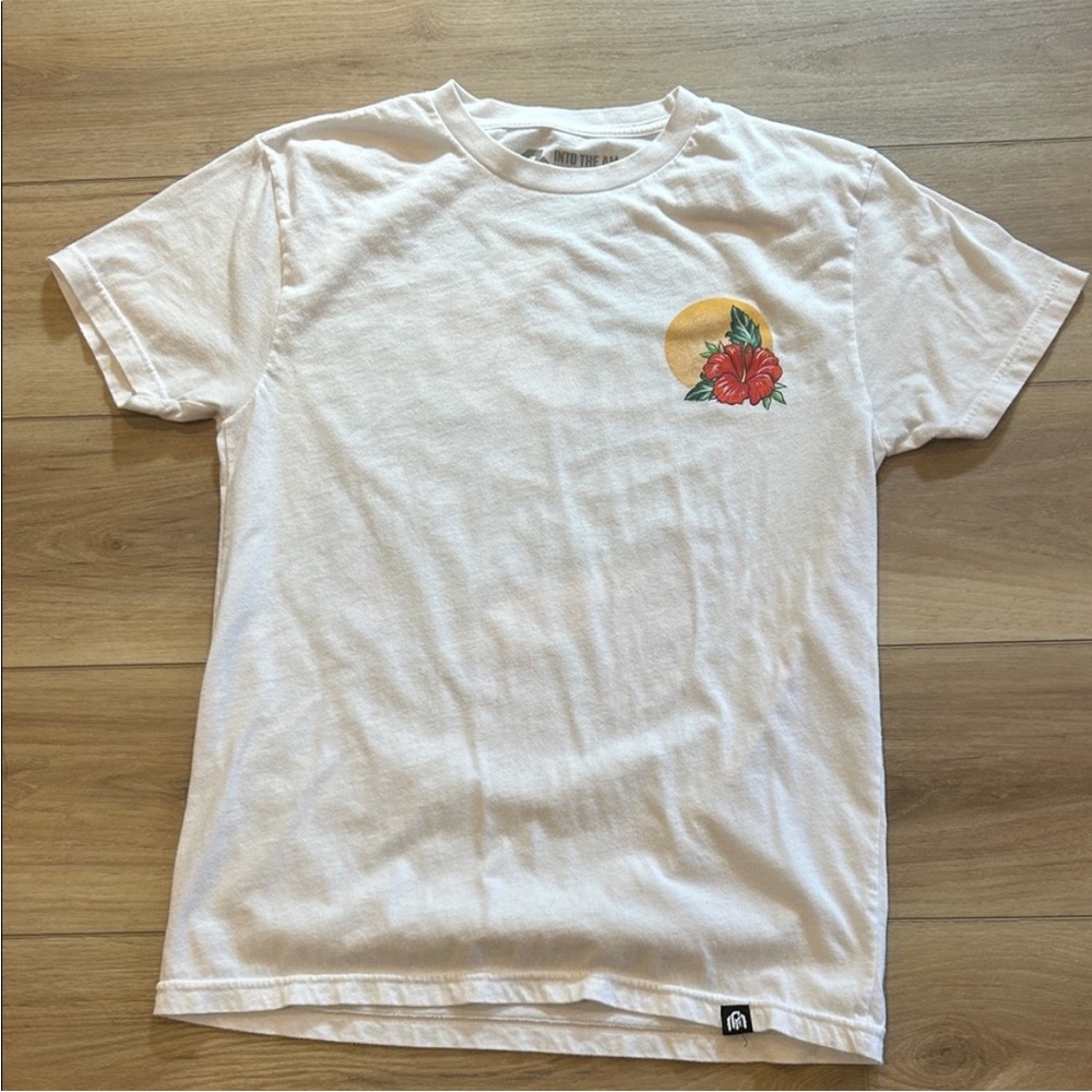 Into the AM outdoors tee size S